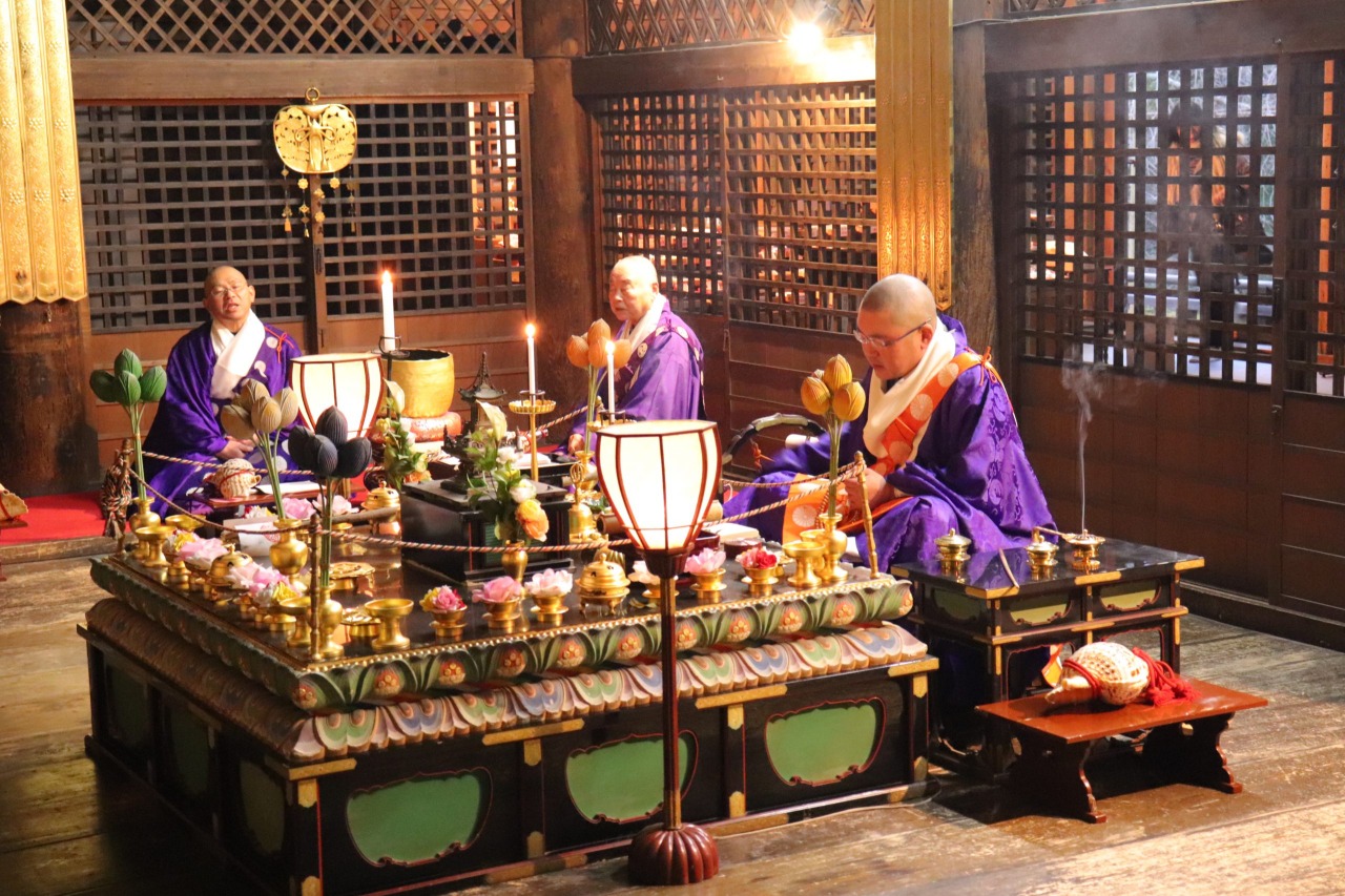 1年間の感謝と新年への祈願を。納薬師法会/霊山寺