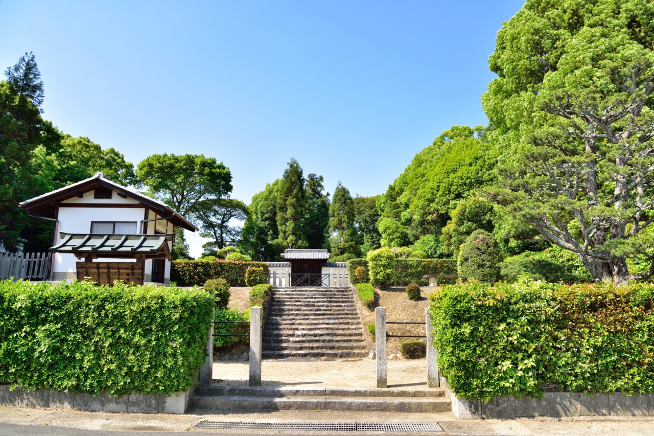 崇道天皇八嶋陵(八嶋陵前古墳)