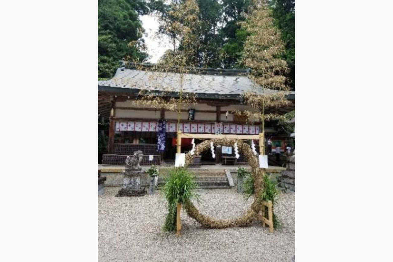 茅の輪をくぐって災厄をはらう。大祓い式/都祁水分神社